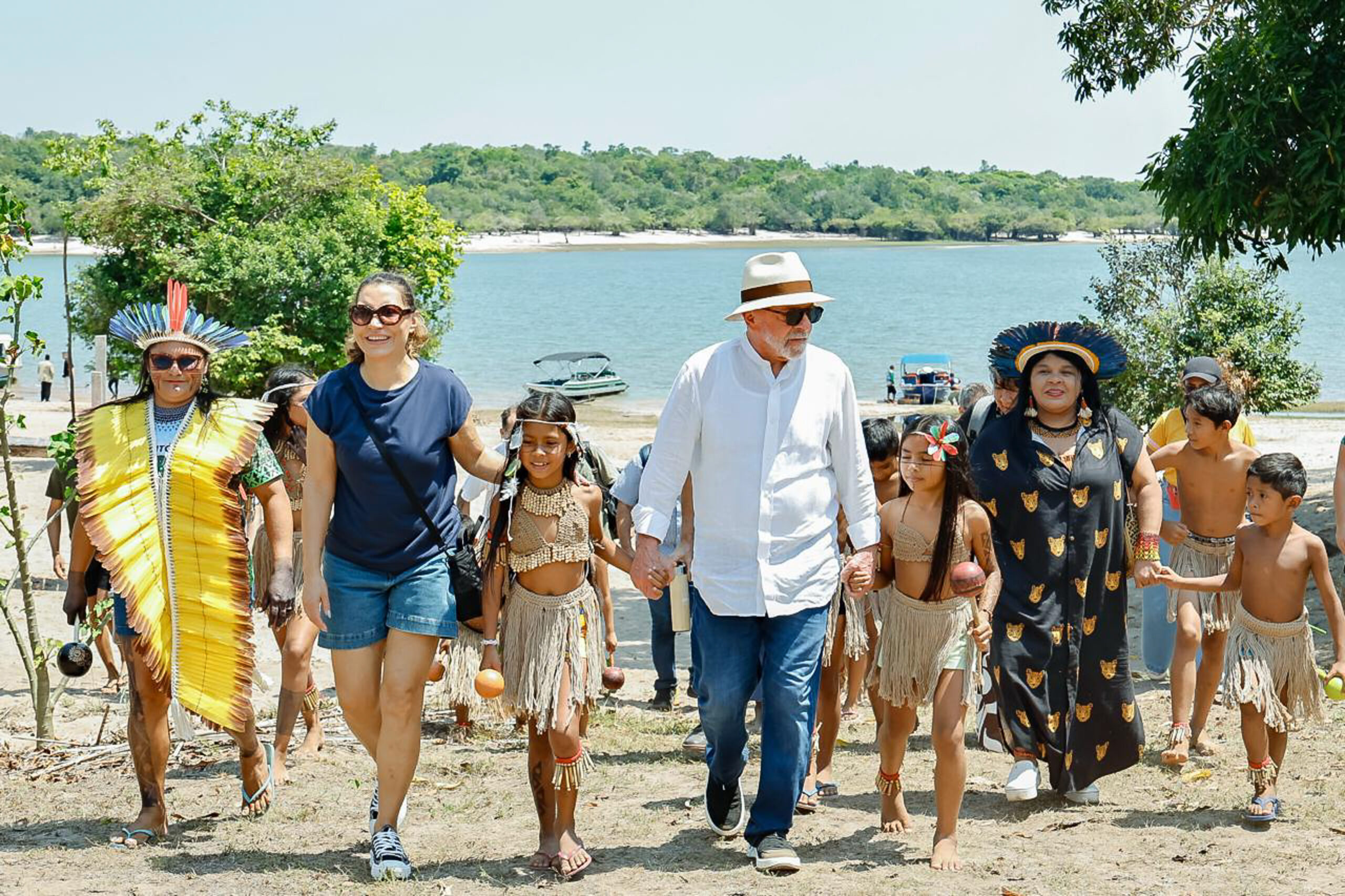 pr lula durante visita à aldeia vista alegre do capixauã