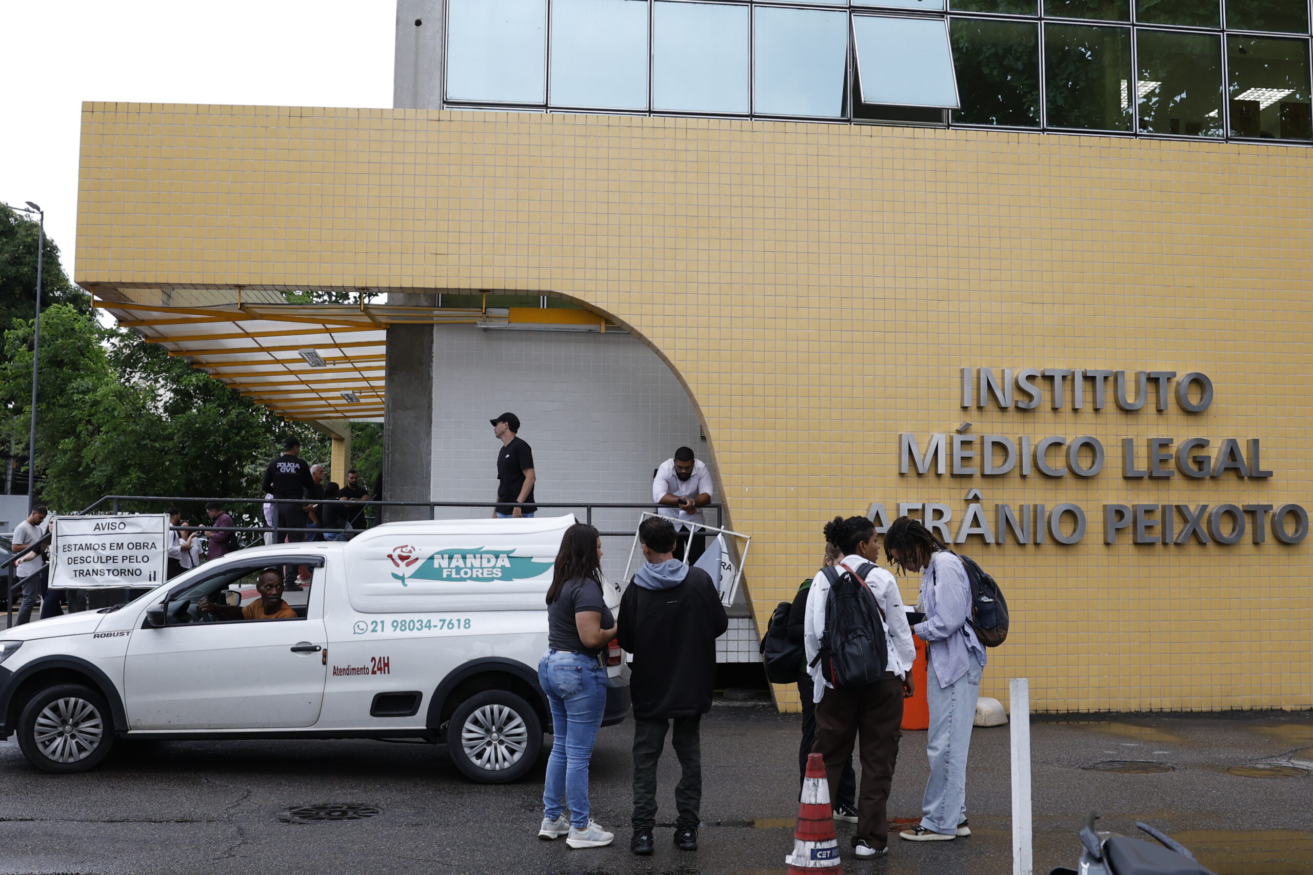 antendimento aos familiares dos mortos no complexo da penha