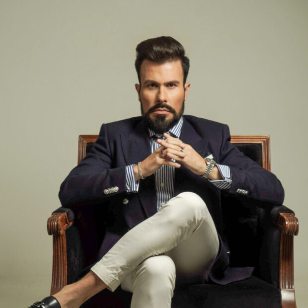 Descubra como Faustino da Rosa Junior revolucionou o mercado editorial com o primeiro best-seller jurídico do Brasil, "Direito Tributário Digital". Saiba como o autor criou um movimento acadêmico nacional e se tornou a maior autoridade no tema, conectando Direito, tecnologia e empreendedorismo.