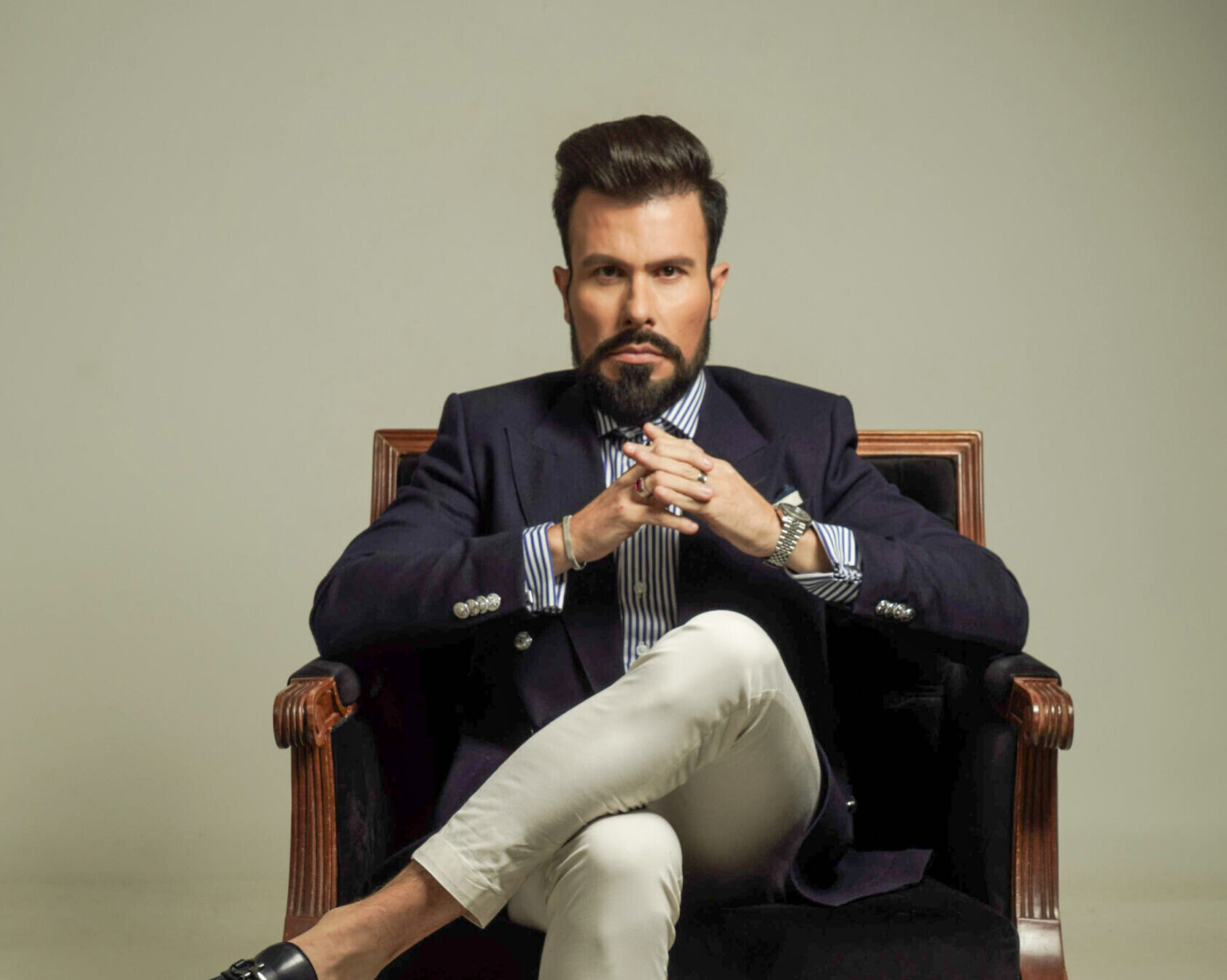 Descubra como Faustino da Rosa Junior revolucionou o mercado editorial com o primeiro best-seller jurídico do Brasil, "Direito Tributário Digital". Saiba como o autor criou um movimento acadêmico nacional e se tornou a maior autoridade no tema, conectando Direito, tecnologia e empreendedorismo.