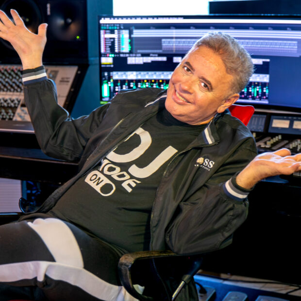 DJ Marlboro usa inteligência artificial para criar clipe póstumo de "Cachorro" em homenagem a Mr. Catra. Descubra como a tecnologia está eternizando o legado do ícone do funk, em um projeto que une inovação, saudade e celebração.