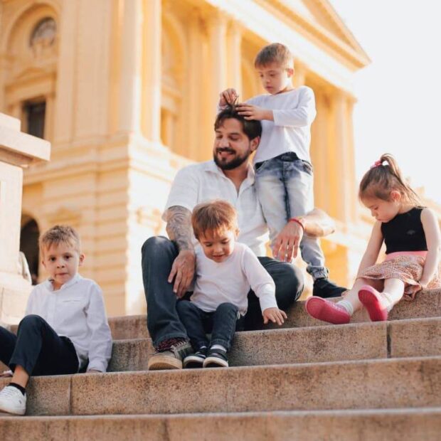 licença paternidade de 20 dias ainda é insuficiente, dizem pais solo e mães