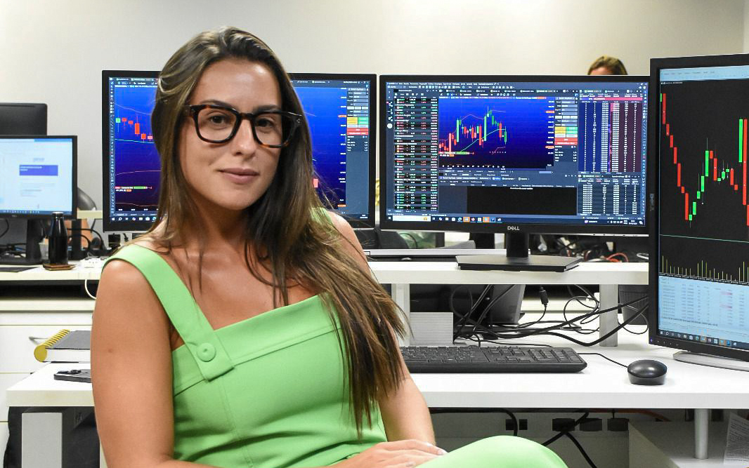 Conheça a história de Priscila Alves, CEO da Seja Livre Investimentos. De sócia na XP a fundadora de um dos maiores escritórios para traders na Genial, sua missão é democratizar a liberdade financeira no Brasil.