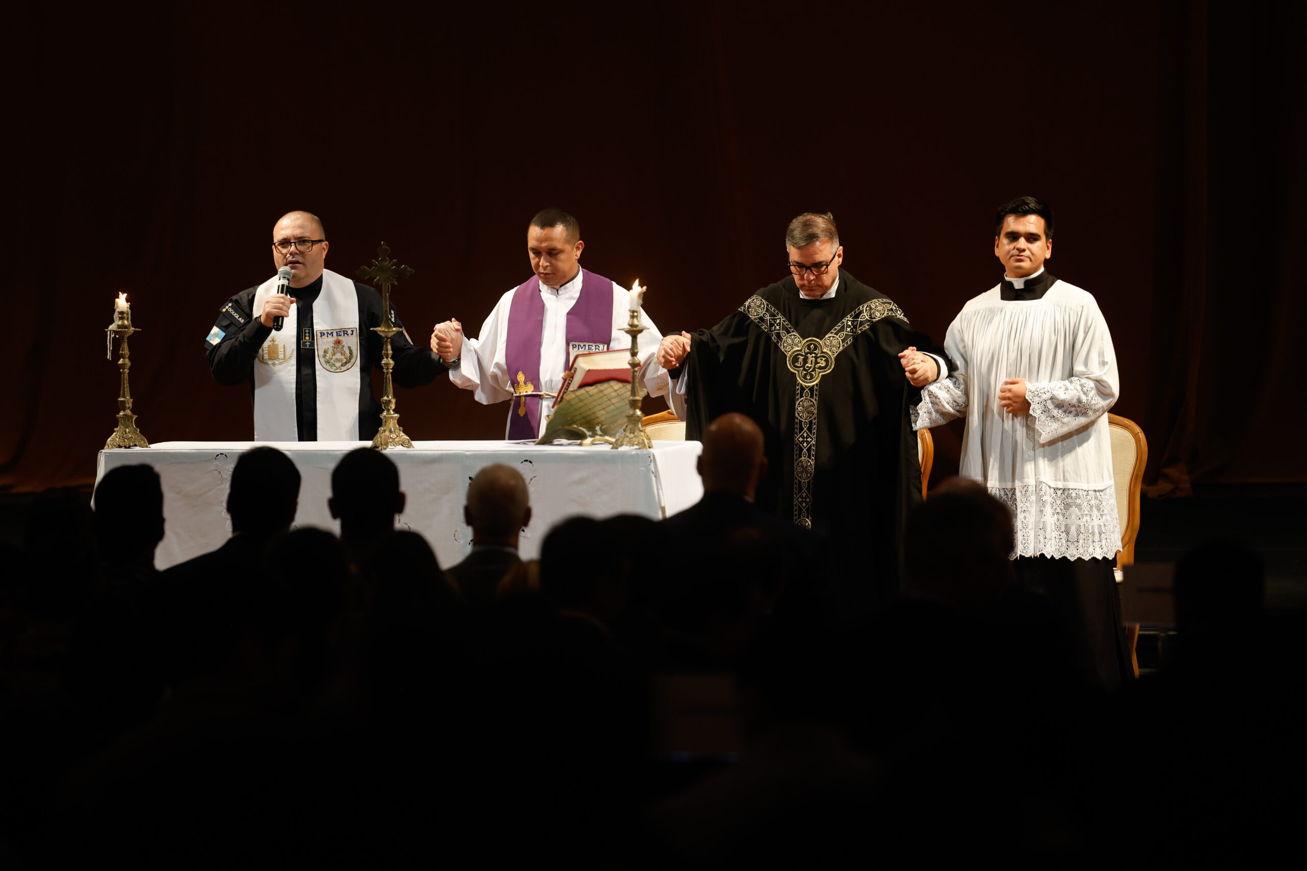 missa de sétimo dia dos policiais mortos na operação contenç