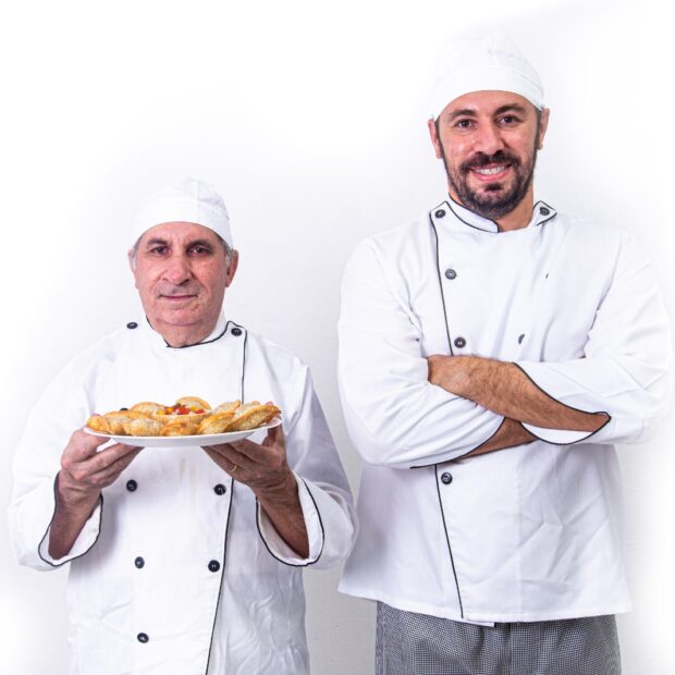Conheça a história da Pasteizinhos Dom Nandito, a empresa familiar que, desde 2008, transformou o sabor artesanal em um case de sucesso no setor de alimentos.