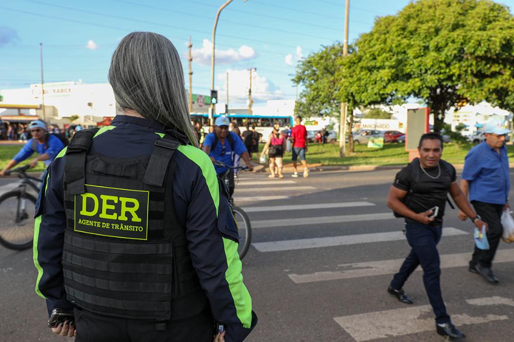 Operação Sinistro Zero conscientiza pedestres sobre importância da travessia segura para evitar acidentes e colisões