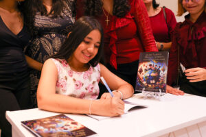 foto 1 e capa fora livro