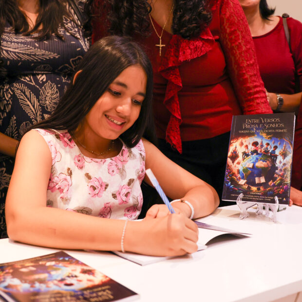 foto 1 e capa fora livro