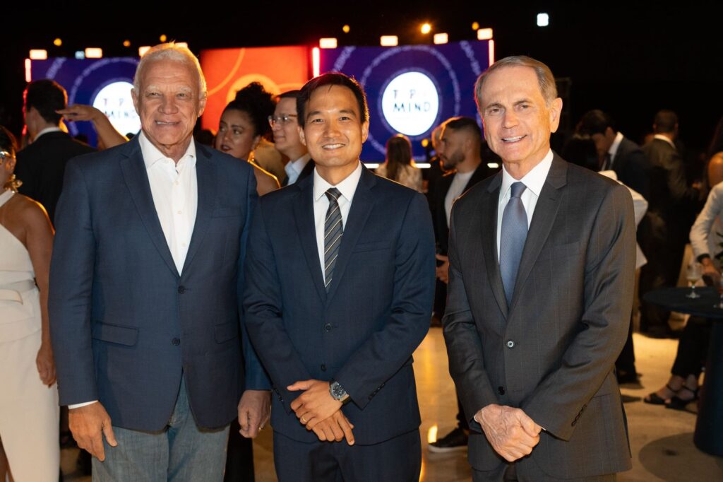 Secretário de Governo do GDF, José Humberto Pires, com Renato Matsunaga e o empresário Paulo Octávio