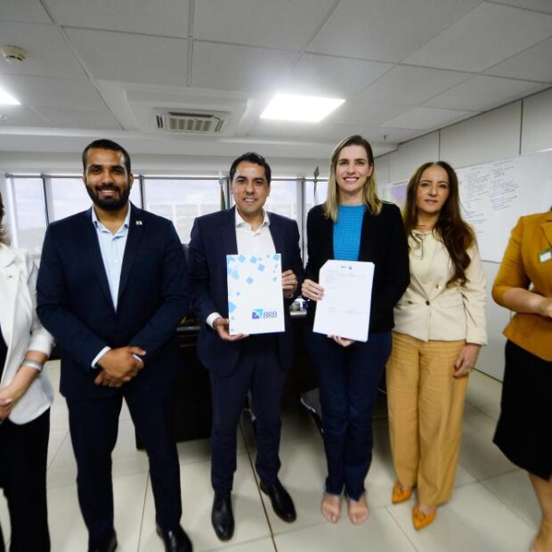 assinatura de parceria com o instituto brb. foto matheus oliveira agência saúde df (1)