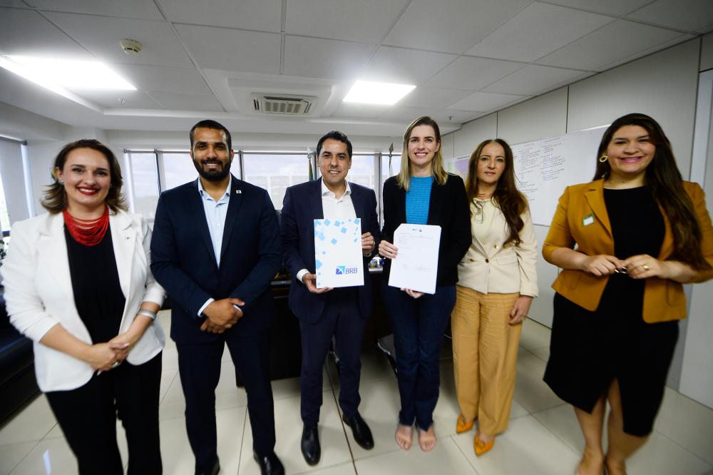 assinatura de parceria com o instituto brb. foto matheus oliveira agência saúde df (1)
