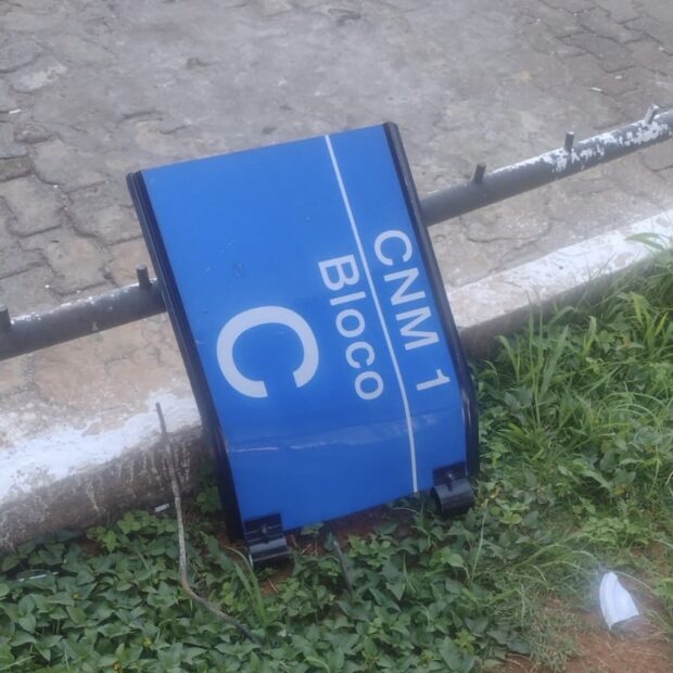 17.11. depredação de placas de endereçamento. foto divulgação administração regional de ceilândia2