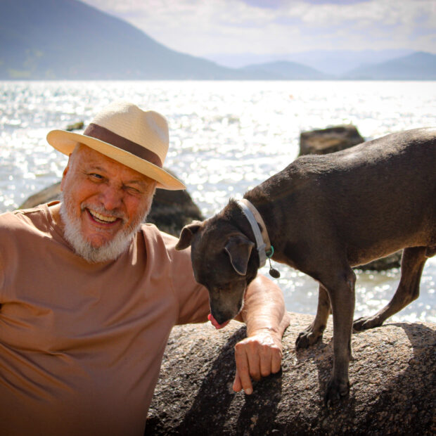 Aos 82 anos, o engenheiro civil aposentado Fernando Machado soma três livros publicados e prepara sua quarta obra, mostrando que nunca é tarde para se reinventar por meio da escrita e da criatividade.