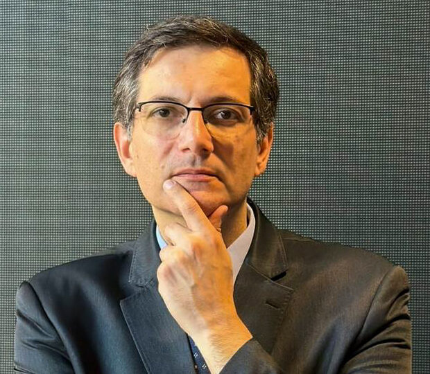 Com cerca de 1,5 milhão de cães e gatos vivendo nas ruas do Distrito Federal, a aprovação do Programa de Apoio à Proteção dos Animais é um marco fundamental para fortalecer a rede de cuidado e apoio a esses animais. A iniciativa, celebrada por ativistas e protetores, traz recursos financeiros e políticas públicas eficientes para garantir bem-estar, controle populacional e prevenção ao abandono.