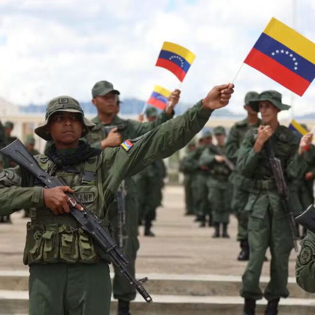 Foto: Pedro Mattey/AFPmembers of the bolivarian armed forces take part in a military exercise at fort tiuna in c