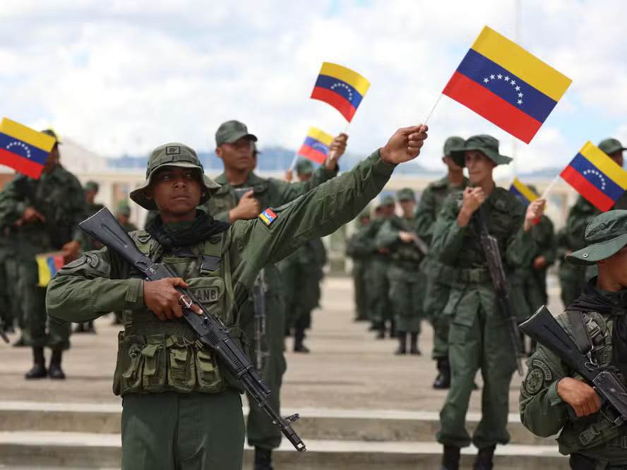 Foto: Pedro Mattey/AFPmembers of the bolivarian armed forces take part in a military exercise at fort tiuna in c