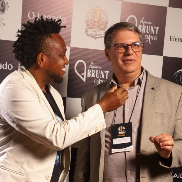 "Descubra como o Podcast Arte de Vencer inova o mercado de eventos corporativos em 2025 com networking intimista, experiências personalizadas e marcas parceiras. Saiba tudo sobre tendências que transformam encontros presenciais em conexões reais e conteúdo estratégico. Acompanhe no Instagram @podcastartedevence.