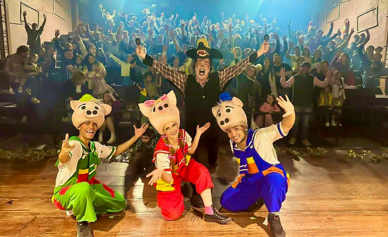 O Teatro Bibi Ferreira, inaugurado em 1973 e batizado em homenagem à icônica atriz em 1984, é um dos maiores símbolos culturais de São Paulo. Com uma trajetória marcada por mais de 4.500 espetáculos, o teatro é reconhecido por promover arte, cultura e formação de plateias para as artes cênicas. Nesta terça-feira, 25/11, um Movimento Cultural será realizado no Auditório Teotônio Vilela, convocando a comunidade, artistas e amantes da cultura a se unirem pela preservação deste patrimônio artístico e histórico. Este encontro reforça a importância do apoio coletivo para manter viva a história e a resistência do Teatro Bibi Ferreira, um espaço que é referência na cidade para a promoção de cidadania e memória cultural.