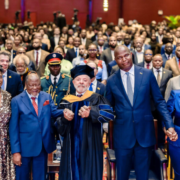 pr lula recebe título de doutor honoris causa (moçambique). (1)