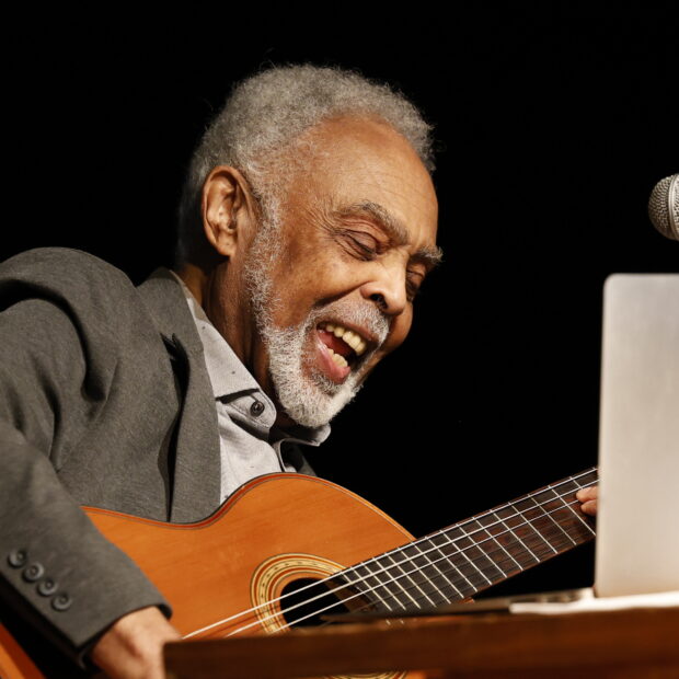 gilberto gil dá conferência na academia brasileira de letras
