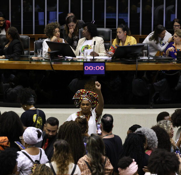 congresso homenageia marcha das mulheres negras.