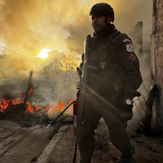 tiroteio interdita avenida brasil, no rio, durante operação policial