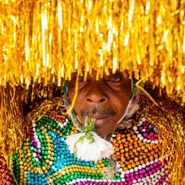 Exposição "Bloco do Prazer" no MAC-CE reúne mais de 250 obras que celebram a cultura brasileira e nordestina, inspirada na icônica canção de Gal Costa. Com participação de mais de 50 artistas nordestinos, a mostra transforma Fortaleza em polo de criatividade e reflexão sobre as festas populares como ato político e expressão cultural. Visite até maio de 2026 e descubra a riqueza das tradições regionais e contemporâneas em um dos mais importantes museus do Brasil.