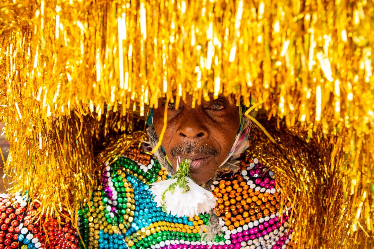 Exposição "Bloco do Prazer" no MAC-CE reúne mais de 250 obras que celebram a cultura brasileira e nordestina, inspirada na icônica canção de Gal Costa. Com participação de mais de 50 artistas nordestinos, a mostra transforma Fortaleza em polo de criatividade e reflexão sobre as festas populares como ato político e expressão cultural. Visite até maio de 2026 e descubra a riqueza das tradições regionais e contemporâneas em um dos mais importantes museus do Brasil.