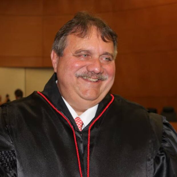 desembargador processos e assinar sentenças