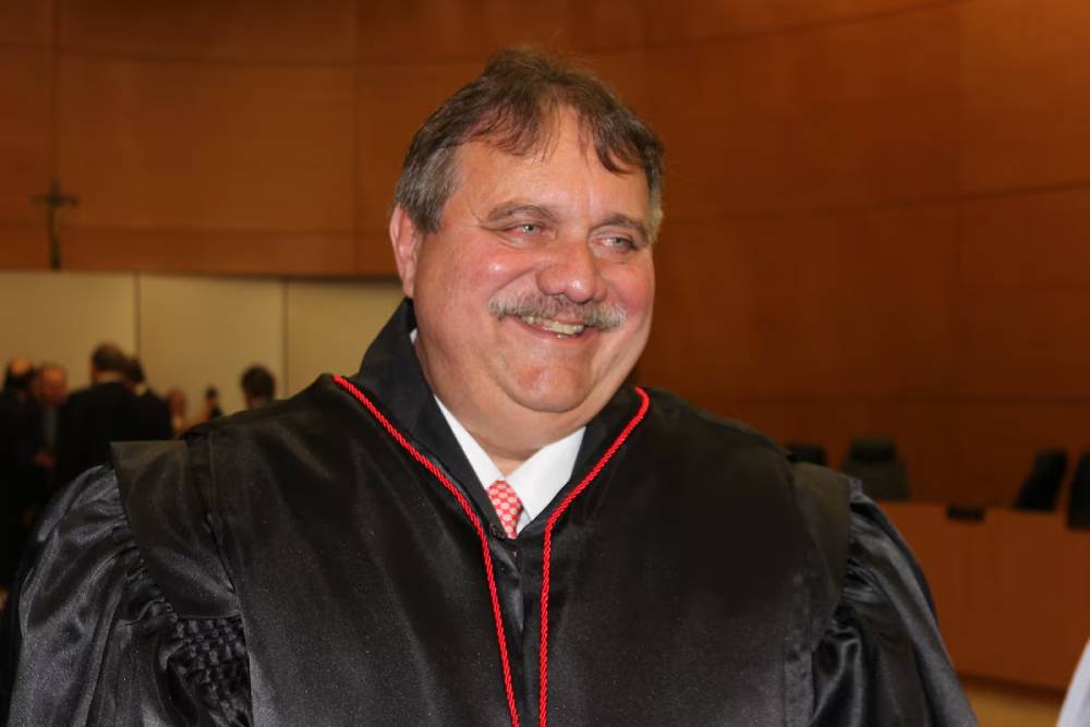 desembargador processos e assinar sentenças