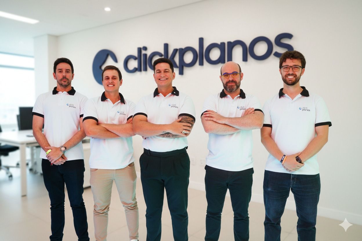 Click Planos revela economia real em meio à competição acirrada entre operadoras, com marketplace pioneiro na América Latina integrando 70 operadoras, 1.085 planos e 1.242 hospitais credenciados. Plataforma usa IA para simular custos reais por faixa etária, coparticipação e rede, ajudando consumidores a navegar promoções voláteis de Black Friday — de 15% empresariais a 80% progressivos para 49+. “O usuário quer previsibilidade e comparação objetiva antes de assinar”, diz Gustavo Succi, CEO da Click Planos (valuation R$ 50 mi). Contratação 100% online em minutos, sem burocracia. Leia a coluna completa de Analice Nicolau no Jornal de Brasília: