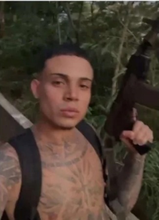 lucas menezes de araujo, conhecido como lk, segundo a polícia, ele é integrante do comando vermelho (cv) créditos reprodução redes socias