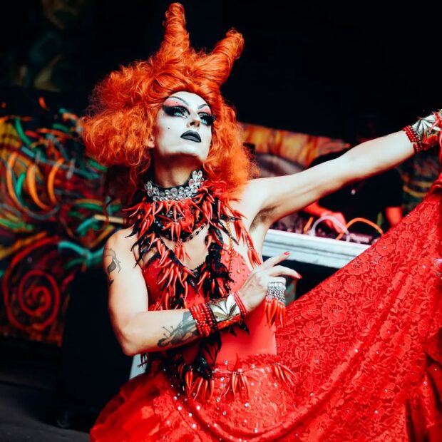 performática drag 2025 tem linda brondi como uma de suas mentoras foto de vitor diniz