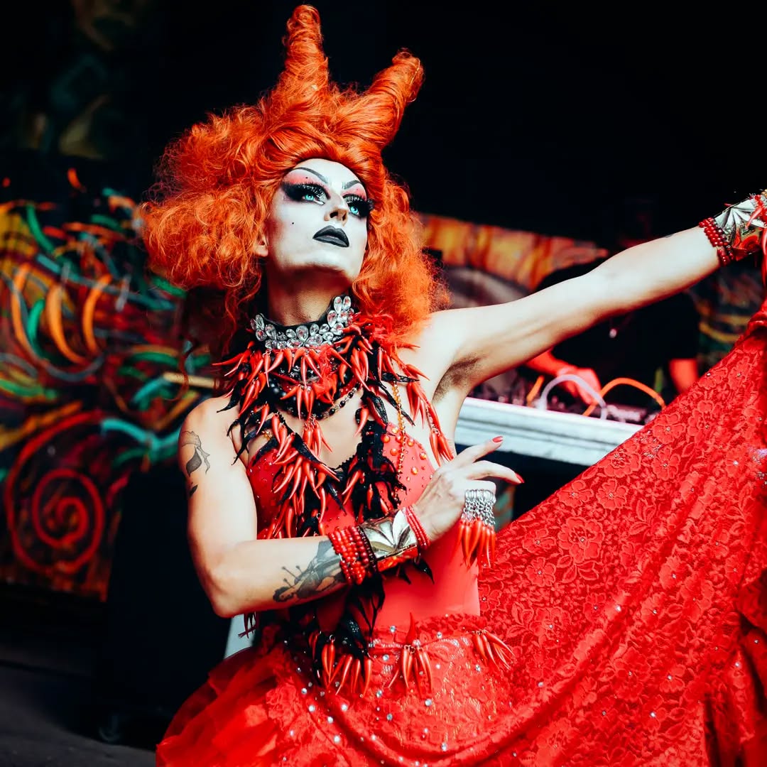 performática drag 2025 tem linda brondi como uma de suas mentoras foto de vitor diniz