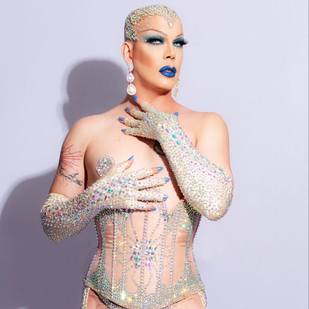performática drag 2025 tem ikaro kadoshi como uma de suas mentoras foto divulgação (1)