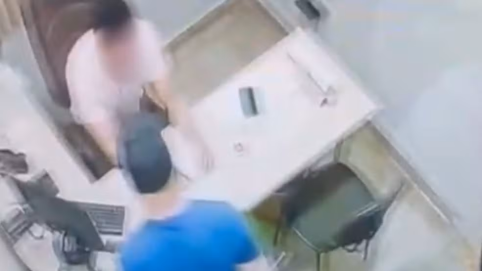 pai é preso apos agredir diretor escolar