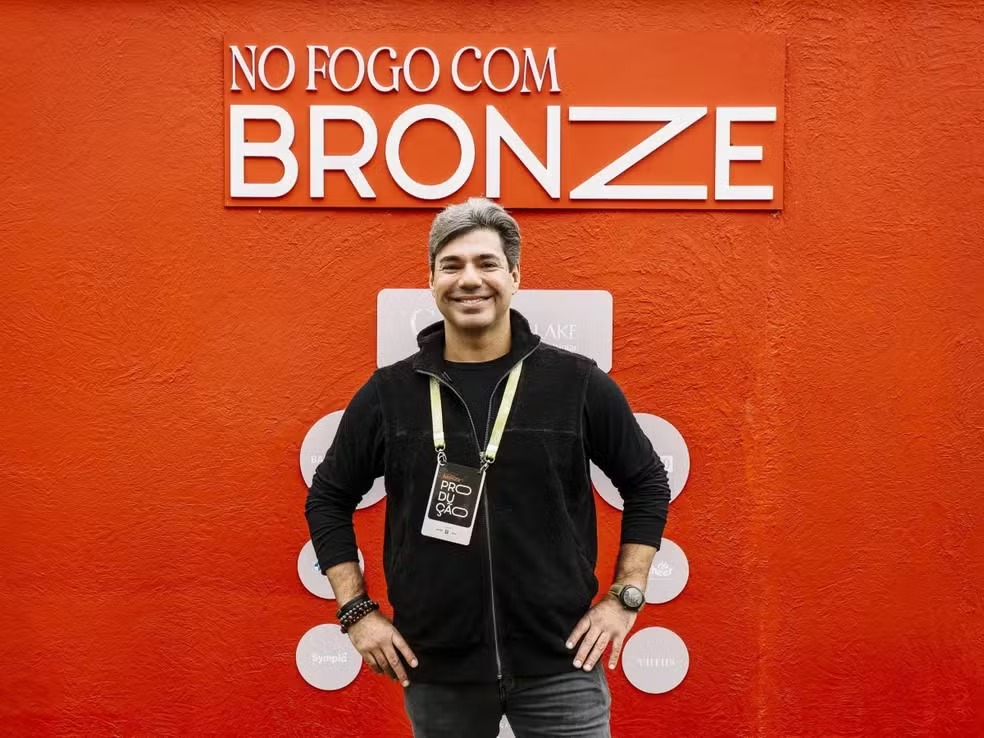 no fogo com bronze felipe bronze