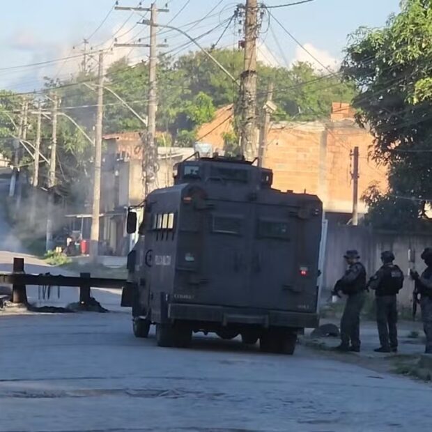 policia faz operação contra o comando vermelho no complexo do salgueiro no rj