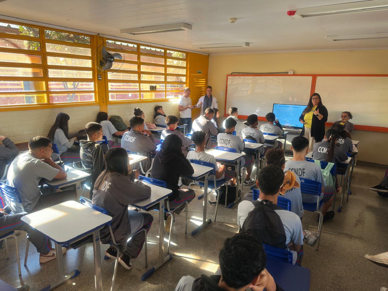 ccmdf estudantess sala de aula