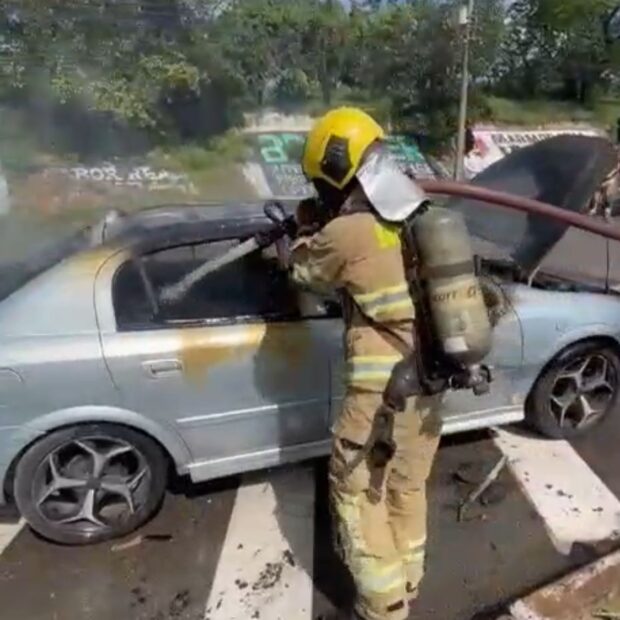carro pega fogo