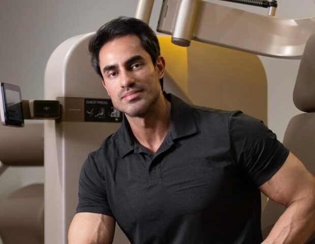 Michel Bueno autoridade treinamento premium Brasil wellness luxo. Descubra como personal trainer celebridades empresários transforma performance em experiências exclusivas hotéis academias elite. Mercado wellness R$82 bilhões 2024 CAGR 10,94% até 2033 fitness cresce 13,97% anual. Coluna Analice Nicolau Jornal de Brasília revela trajetória Michel Bueno networking artistas executivos marcas premium sofisticação atendimento personalizado. Treinos meticulosos inspirados fitness internacional longevidade segura qualidade vida líderes alto impacto. "Treino perfeito qualidade conexão corpo" citação oficial. Bem-estar status millennials saunas gelo suplementos premium faturamento R$15 mil/mês trainers elite. Empoderamento mulheres visionárias vibrar alto movimento revolução premium. Leia agora Jornal Brasília sobre excelência saúde estratégica Brasil 2025. Palavras-chave: Michel Bueno personal trainer, treinamento premium Brasília, wellness luxo Brasil, fitness celebridades, personal trainer alto impacto, mercado wellness 2025, Analice Nicolau coluna. Acesse completa história inspiração transformação corpo mente elite.​