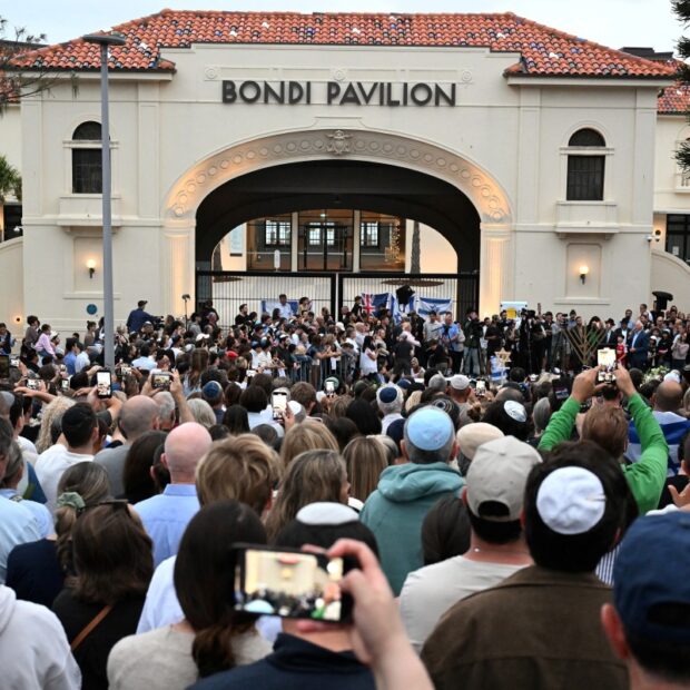 afp 20251216 88aq6vt v1 midres australiaattackbondi