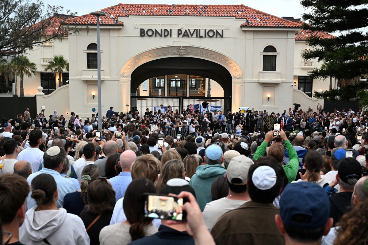 afp 20251216 88aq6vt v1 midres australiaattackbondi