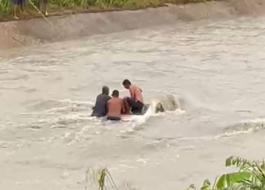 jovem morre após ser resgatado de carro submerso em enxurrada no am