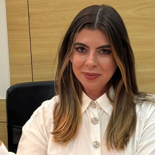 STF paralisa passagens aéreas do país Interpretação errada suspende milhares de processos e deixa passageiros reféns Decisão do Supremo Tribunal Federal (STF) sobre indenizações de bagagem está gerando caos no setor aéreo brasileiro. Uma interpretação equivocada por varas judiciais de todo o país resultou na suspensão de milhares de processos, paralisando ações de passageiros que buscam compensação por atrasos, extravio ou danos em bagagens.​ A medida, que deveria esclarecer regras de responsabilidade das companhias aéreas, foi distorcida em decisões liminares, afetando consumidores de Norte a Sul. Passageiros que já haviam obtido sentenças favoráveis agora enfrentam indefinição, enquanto advogados relatam filas nos tribunais e risco de prescrição de direitos.​ Especialistas em direito do consumidor alertam: a interpretação ampliada vai além do que o STF decidiu, criando insegurança jurídica que beneficia exclusivamente as empresas aéreas. "Milhares de famílias reféns de uma leitura errada que suspende justiça devida", comenta Analice Nicolau, colunista do Jornal de Brasília