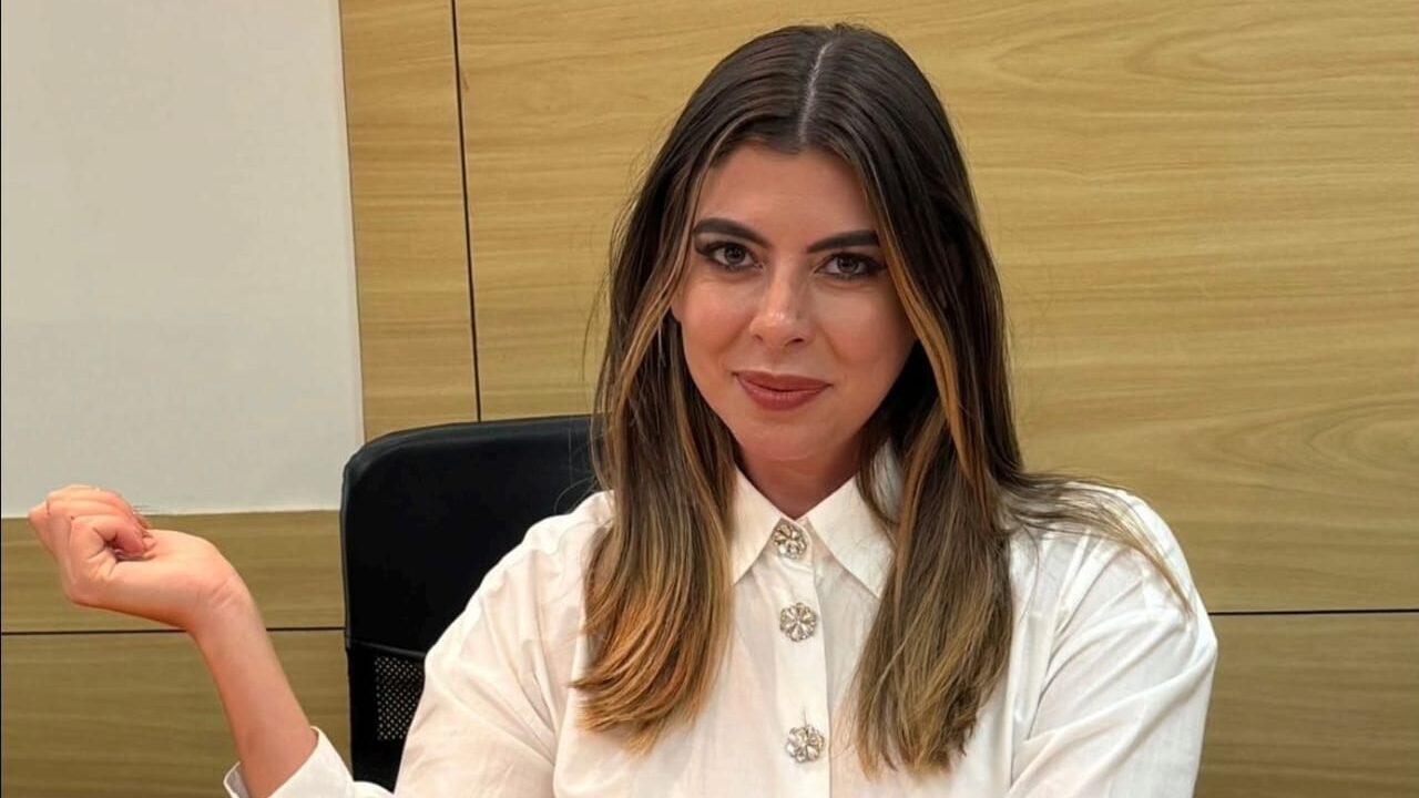 STF paralisa passagens aéreas do país Interpretação errada suspende milhares de processos e deixa passageiros reféns Decisão do Supremo Tribunal Federal (STF) sobre indenizações de bagagem está gerando caos no setor aéreo brasileiro. Uma interpretação equivocada por varas judiciais de todo o país resultou na suspensão de milhares de processos, paralisando ações de passageiros que buscam compensação por atrasos, extravio ou danos em bagagens.​ A medida, que deveria esclarecer regras de responsabilidade das companhias aéreas, foi distorcida em decisões liminares, afetando consumidores de Norte a Sul. Passageiros que já haviam obtido sentenças favoráveis agora enfrentam indefinição, enquanto advogados relatam filas nos tribunais e risco de prescrição de direitos.​ Especialistas em direito do consumidor alertam: a interpretação ampliada vai além do que o STF decidiu, criando insegurança jurídica que beneficia exclusivamente as empresas aéreas. "Milhares de famílias reféns de uma leitura errada que suspende justiça devida", comenta Analice Nicolau, colunista do Jornal de Brasília