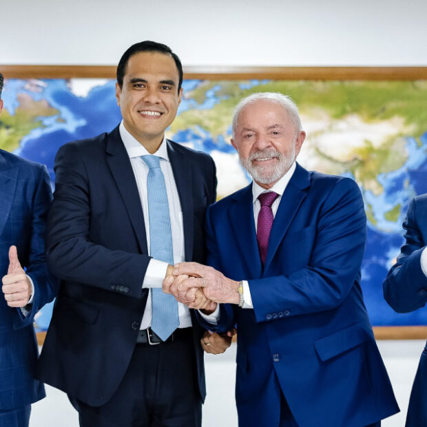 lula apresenta o gustavo feliciano como novo ministro do turismo