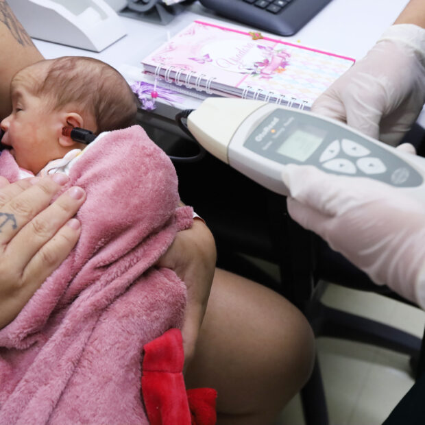 teste de orelhinha 08122025 o trabalho dos fonoaudiólogos na amamentação fotos sandro araújoagência saúde df (1) teste orelhinha