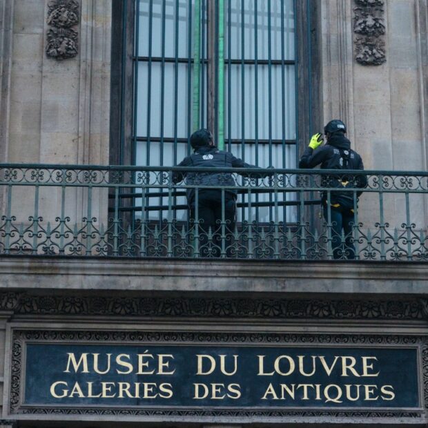 france museum robbery security
