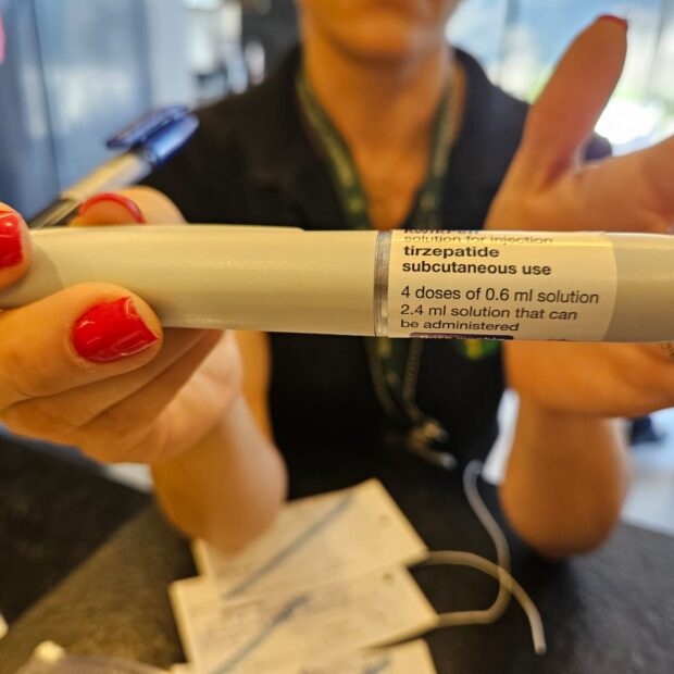 ação da vigilância apreende canetas emagrecedoras na feira dos importados